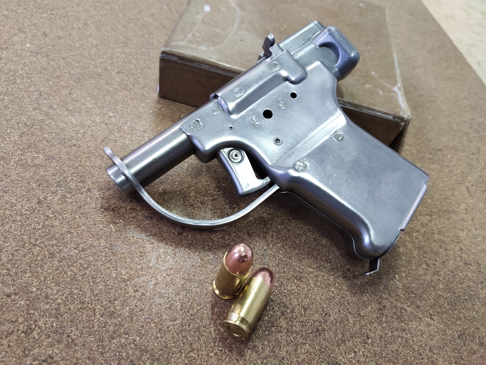 Liberator FP-45 „partizánpisztoly” (színházi vaktöltényes replika)