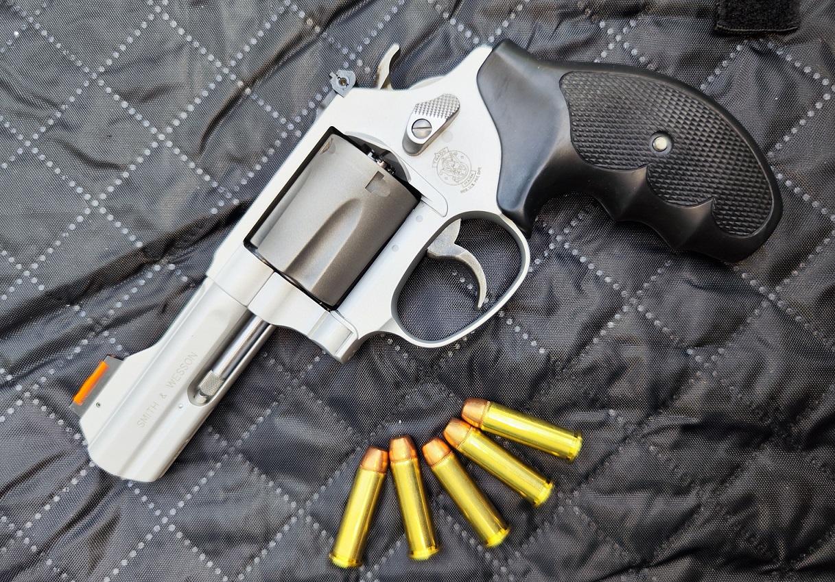 Smith & Wesson M337-1 AirLiteTi .38 Special+P revolver